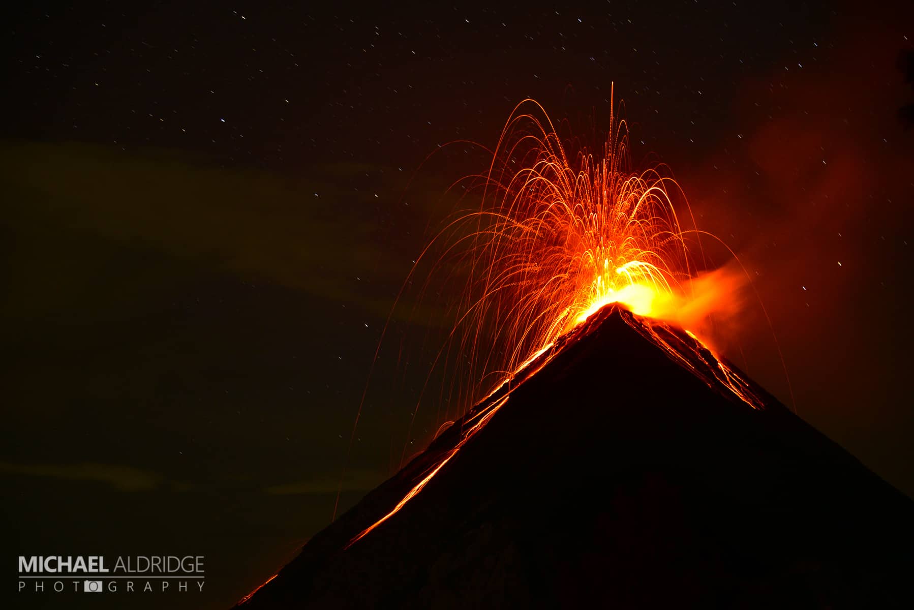 Volcan de fuego eruption by night