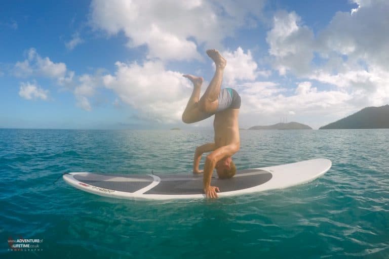 Paddleboard headstand